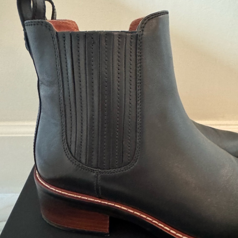 Like-New, Black Leather Coach Bowery Chelsea Boots size 8 - Picture 5 of 10